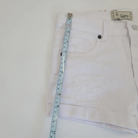 True Gypsy Womens 5 Shorts Cuffed Distressed Zipper Fly Denim Jean White Stretch - Picture 3 of 9